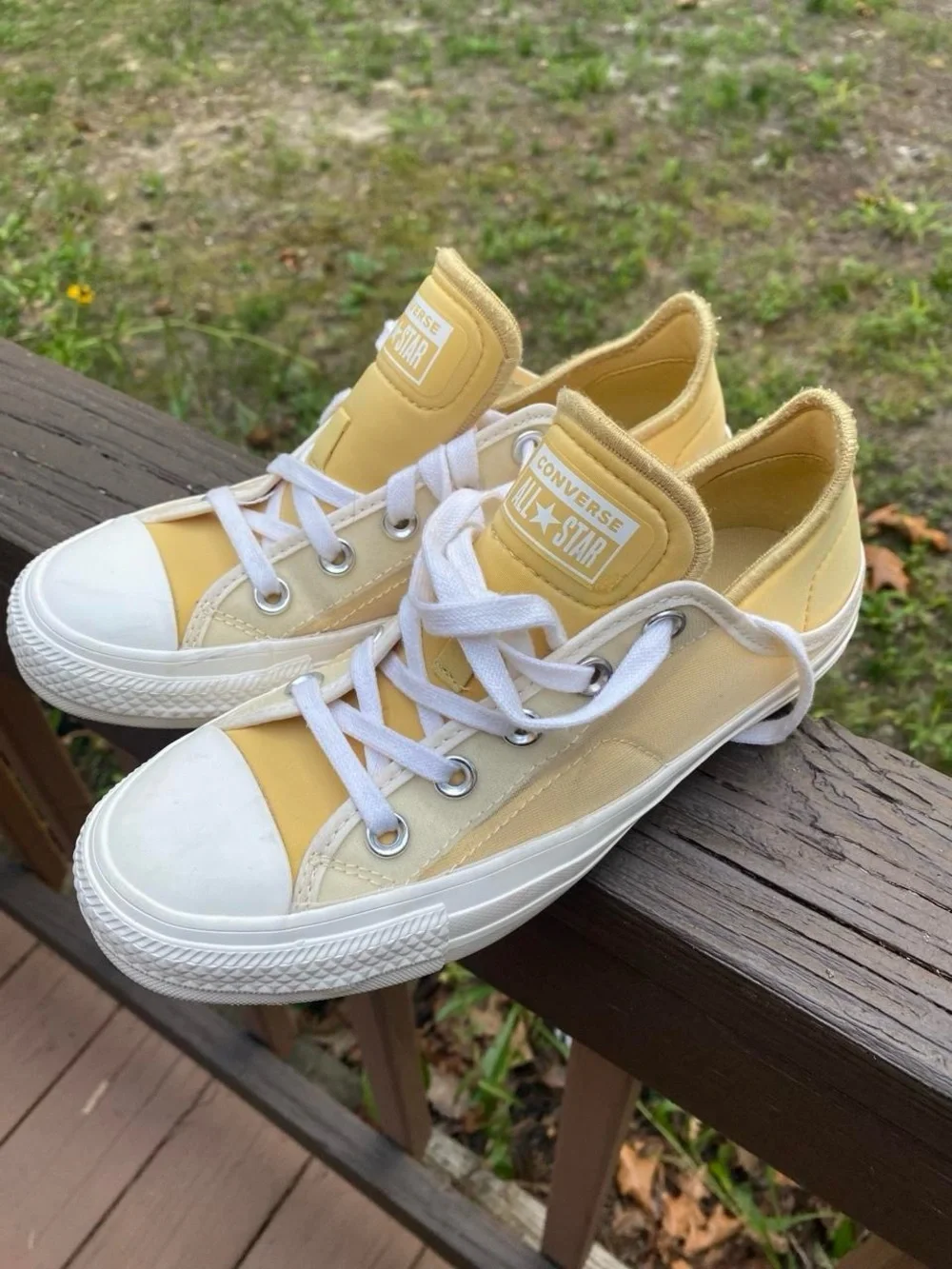 Converse Kids Low-Top Sneakers in Soft Yellow and White